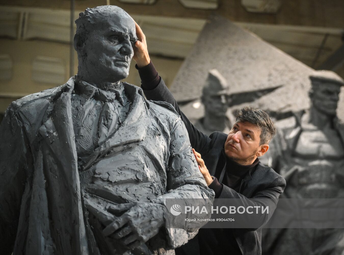 Создание памятника Герою России разведчику Алексею Ботяну в Москве