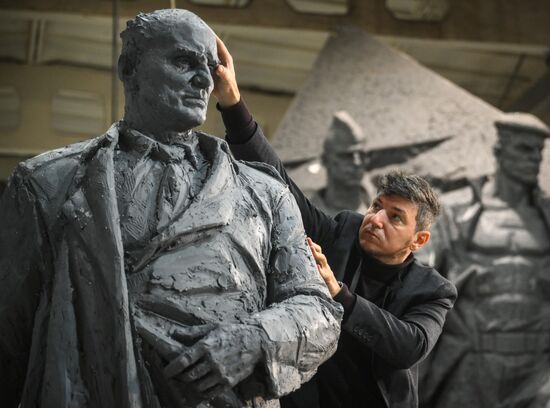 Создание памятника Герою России разведчику Алексею Ботяну в Москве