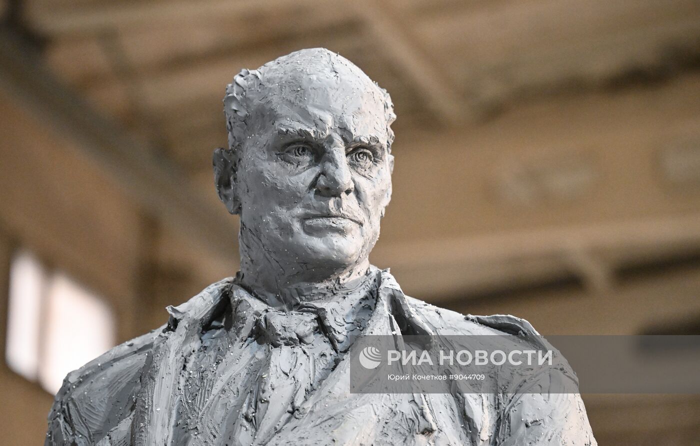 Создание памятника Герою России разведчику Алексею Ботяну в Москве