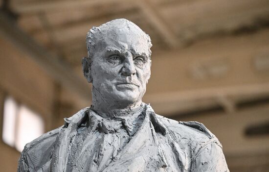 Создание памятника Герою России разведчику Алексею Ботяну в Москве