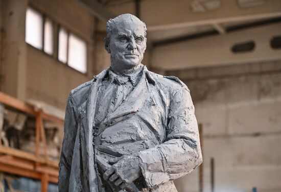 Создание памятника Герою России разведчику Алексею Ботяну в Москве