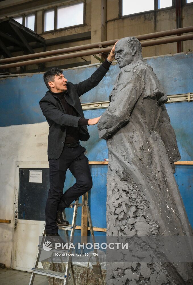 Создание памятника Герою России разведчику Алексею Ботяну в Москве