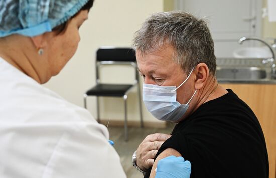 Ежегодная вакцинация в Крыму против гриппа