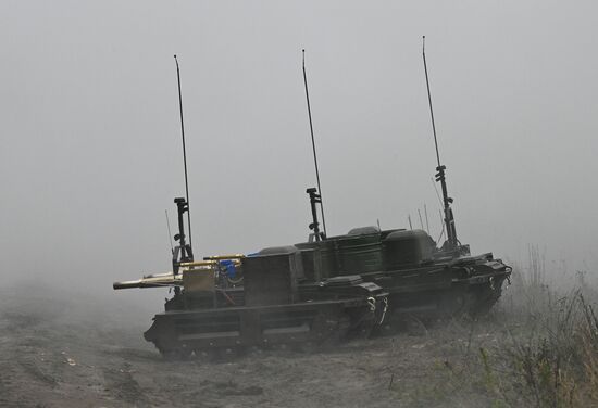 Подготовка операторов робототехнических комплексов "Курьер" войск РХБЗ группировки "Центр" 