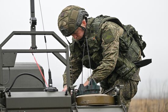 Подготовка операторов робототехнических комплексов "Курьер" войск РХБЗ группировки "Центр" 