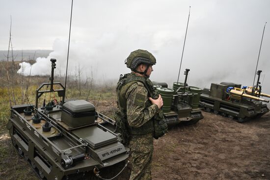 Подготовка операторов робототехнических комплексов "Курьер" войск РХБЗ группировки "Центр" 