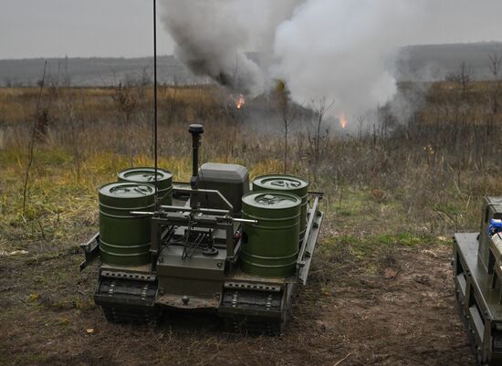 Подготовка операторов робототехнических комплексов "Курьер" войск РХБЗ группировки "Центр" 