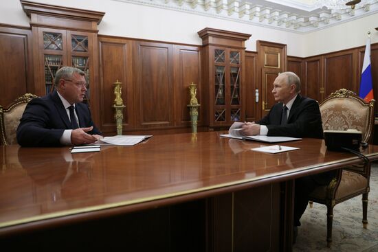 Президент Владимир Путин встретился с губернатором Астраханской области Игорем Бабушкиным