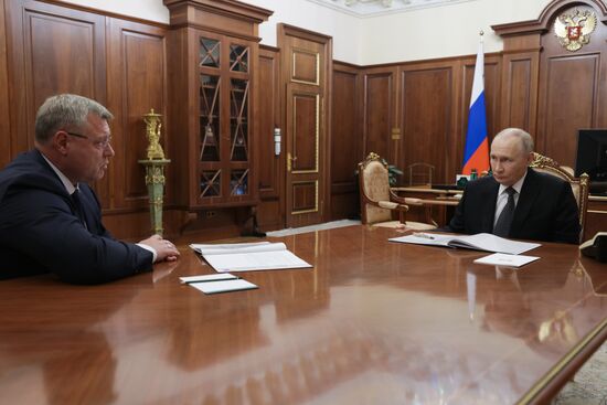 Президент Владимир Путин встретился с губернатором Астраханской области Игорем Бабушкиным