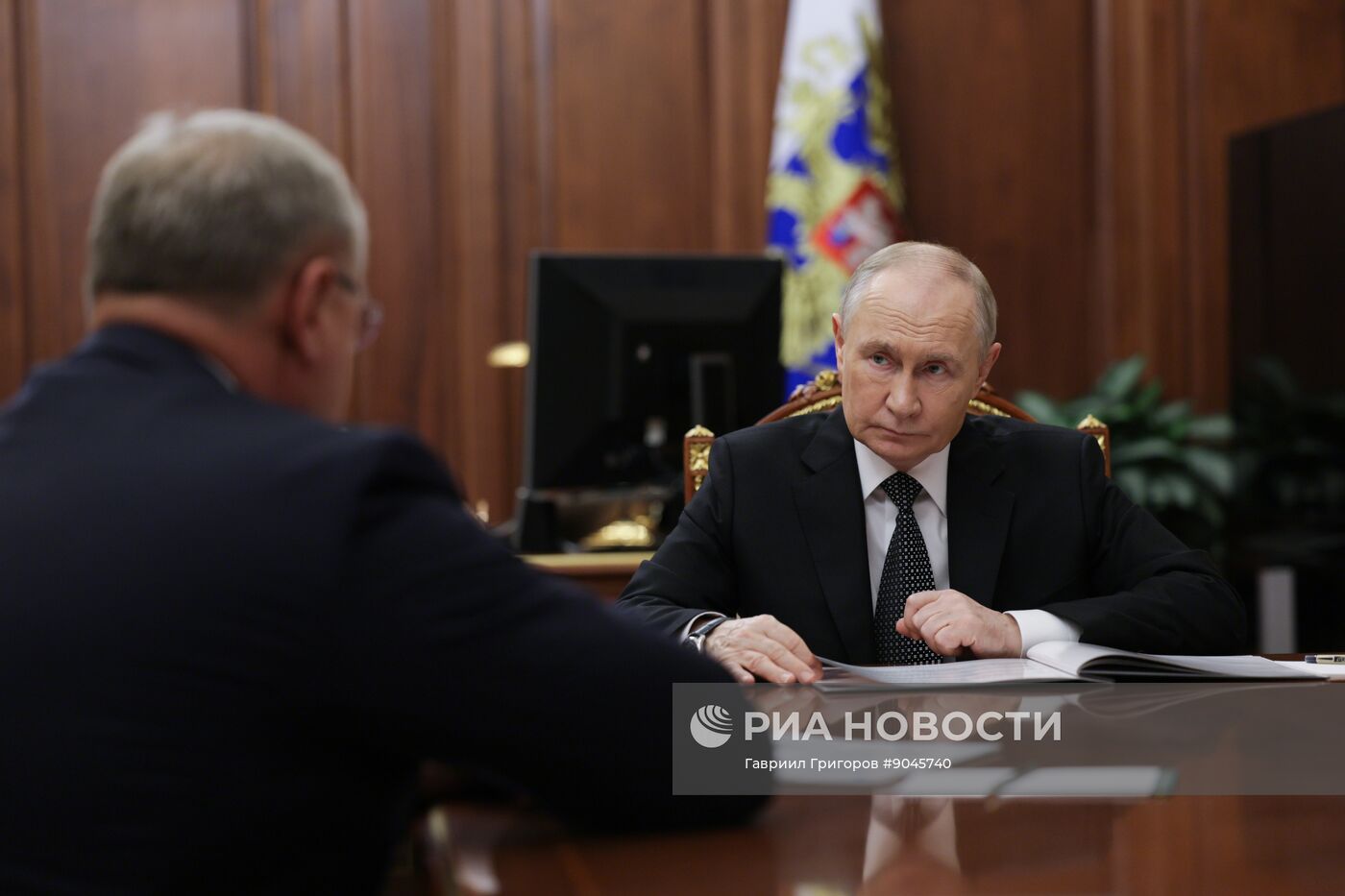 Президент Владимир Путин встретился с губернатором Астраханской области Игорем Бабушкиным