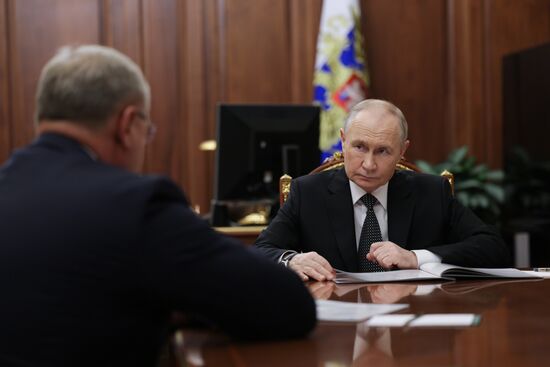 Президент Владимир Путин встретился с губернатором Астраханской области Игорем Бабушкиным
