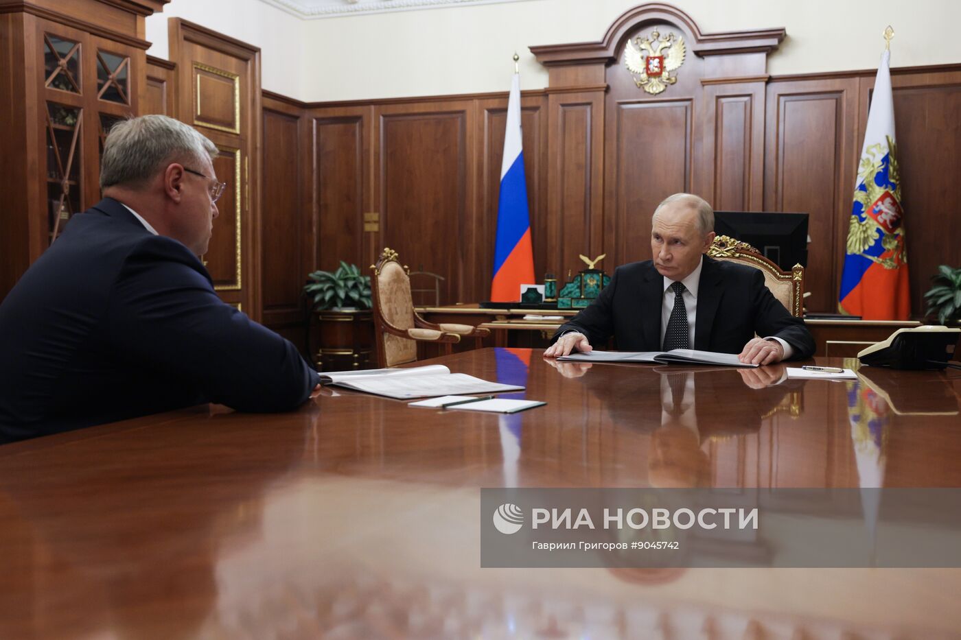 Президент Владимир Путин встретился с губернатором Астраханской области Игорем Бабушкиным