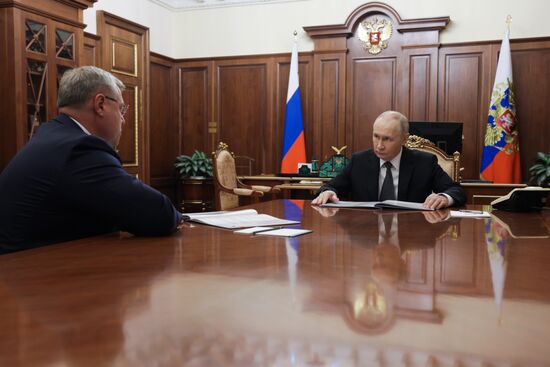 Президент Владимир Путин встретился с губернатором Астраханской области Игорем Бабушкиным