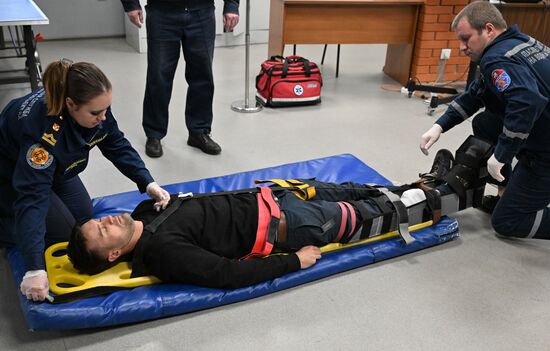 Подготовка спасателей к обеспечению безопасности на водоемах Москвы в зимний период 