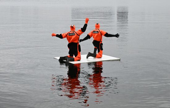 Подготовка спасателей к обеспечению безопасности на водоемах Москвы в зимний период 
