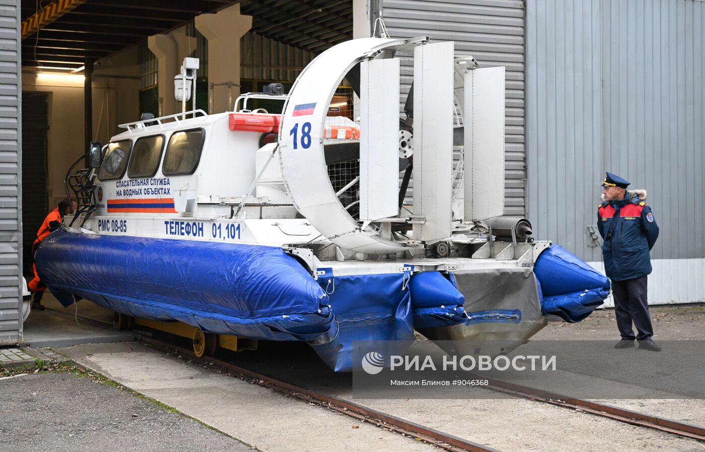 Подготовка спасателей к обеспечению безопасности на водоемах Москвы в зимний период