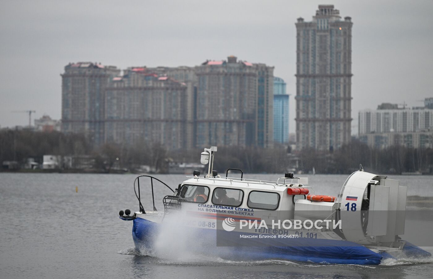 Подготовка спасателей к обеспечению безопасности на водоемах Москвы в зимний период