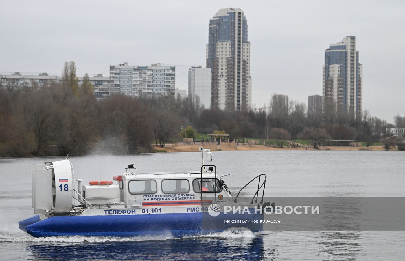 Подготовка спасателей к обеспечению безопасности на водоемах Москвы в зимний период