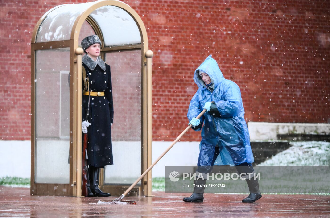 Первый снег в Москве и Санкт-Петербурге