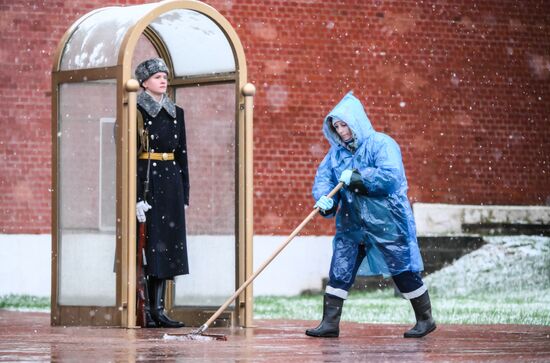 Первый снег в Москве и Санкт-Петербурге
