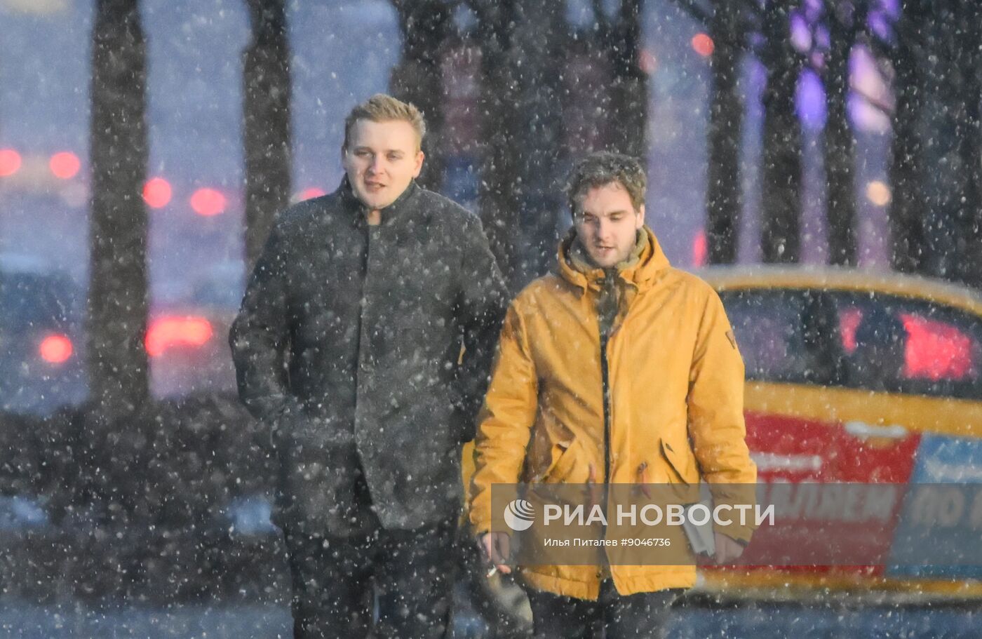 Первый снег в Москве и Санкт-Петербурге