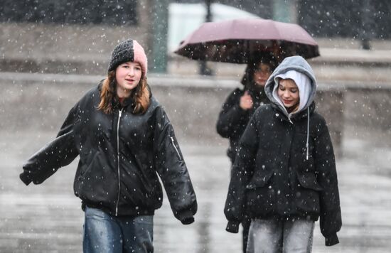 Первый снег в Москве и Санкт-Петербурге