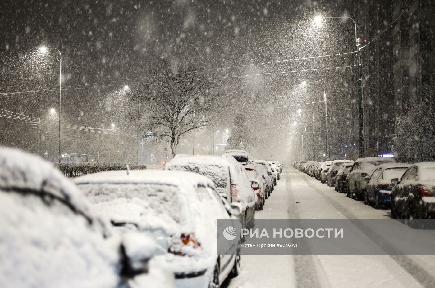 Первый снег в Москве и Санкт-Петербурге