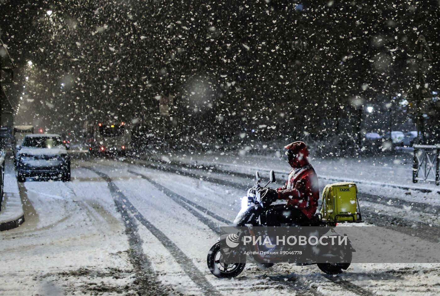 Первый снег в Москве и Санкт-Петербурге