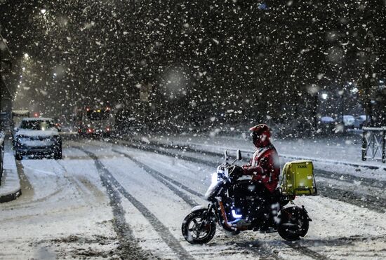 Первый снег в Москве и Санкт-Петербурге