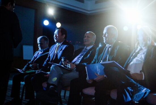 Международный симпозиум в формате "БРИКС - Европа"