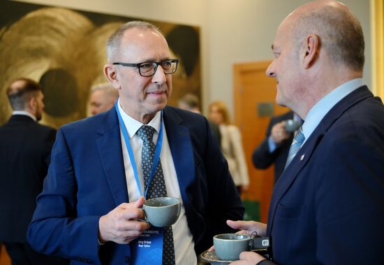 Международный симпозиум в формате "БРИКС - Европа"