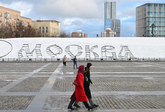 Первый снег в Москве и Санкт-Петербурге
