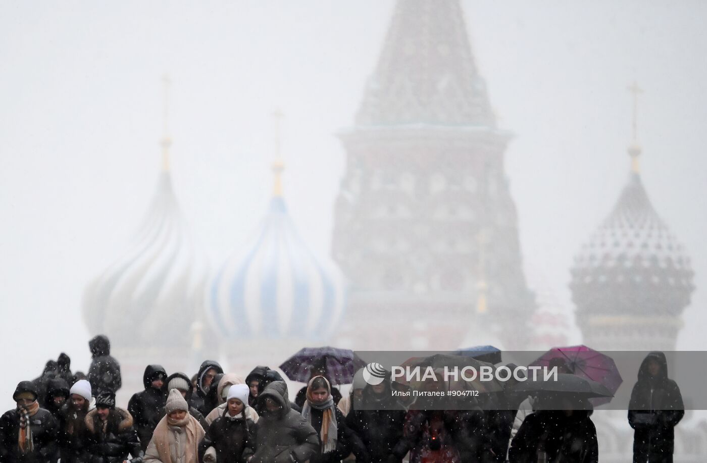 Первый снег в Москве и Санкт-Петербурге
