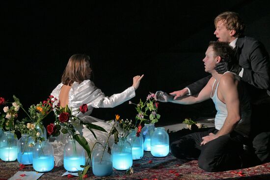 Спектакль "Идиоты" в  МХТ имени А.П. Чехова