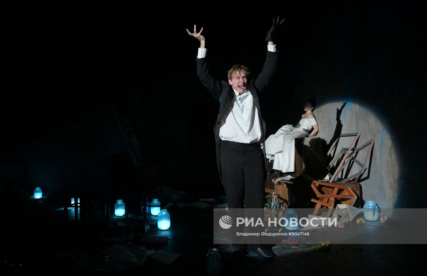 Спектакль "Идиоты" в  МХТ имени А.П. Чехова