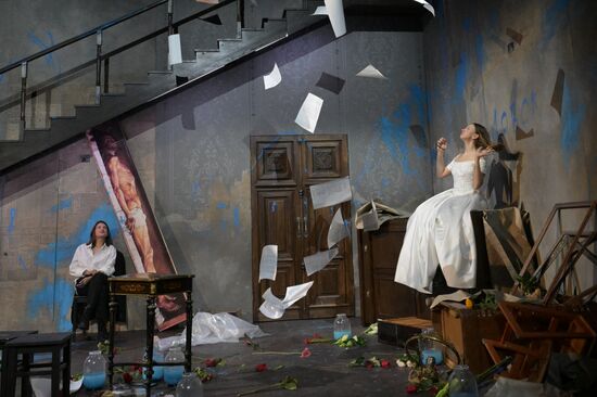 Спектакль "Идиоты" в  МХТ имени А.П. Чехова