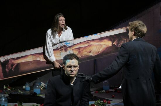 Спектакль "Идиоты" в  МХТ имени А.П. Чехова