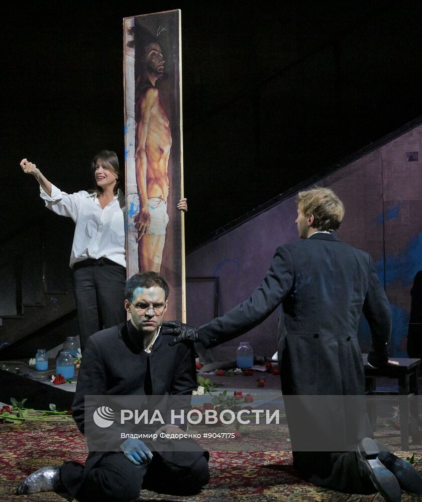 Спектакль "Идиоты" в  МХТ имени А.П. Чехова