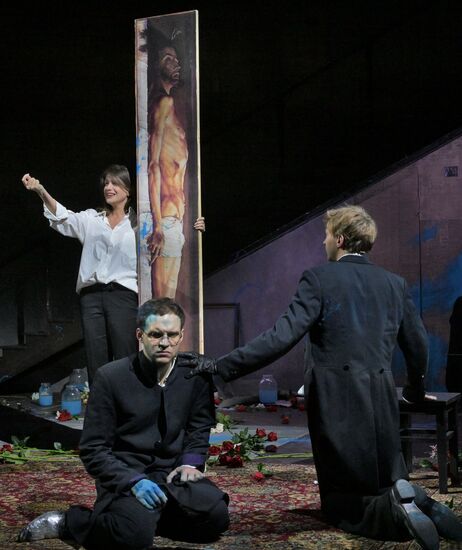 Спектакль "Идиоты" в  МХТ имени А.П. Чехова