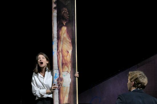 Спектакль "Идиоты" в  МХТ имени А.П. Чехова