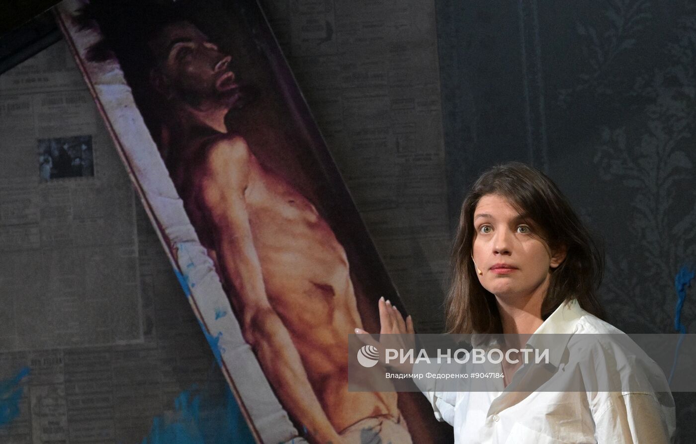 Спектакль "Идиоты" в  МХТ имени А.П. Чехова