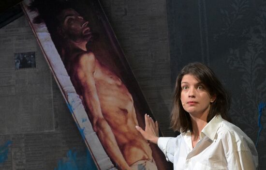 Спектакль "Идиоты" в  МХТ имени А.П. Чехова