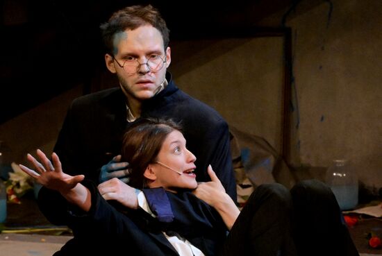 Спектакль "Идиоты" в  МХТ имени А.П. Чехова