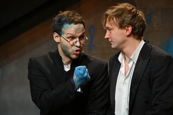 Спектакль "Идиоты" в  МХТ имени А.П. Чехова