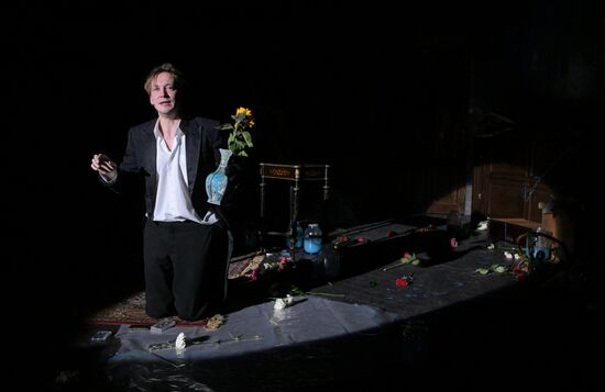 Спектакль "Идиоты" в  МХТ имени А.П. Чехова