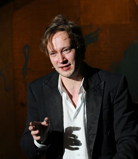 Спектакль "Идиоты" в  МХТ имени А.П. Чехова