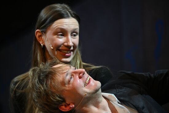 Спектакль "Идиоты" в  МХТ имени А.П. Чехова