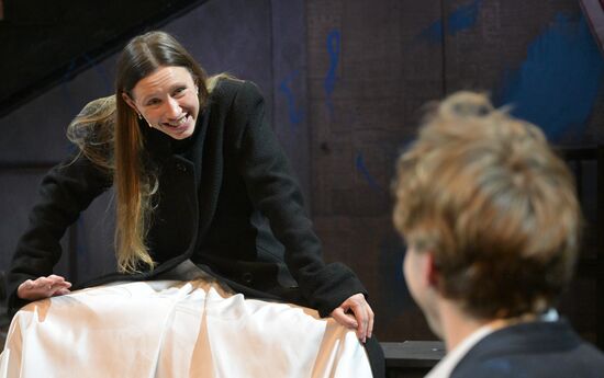 Спектакль "Идиоты" в  МХТ имени А.П. Чехова