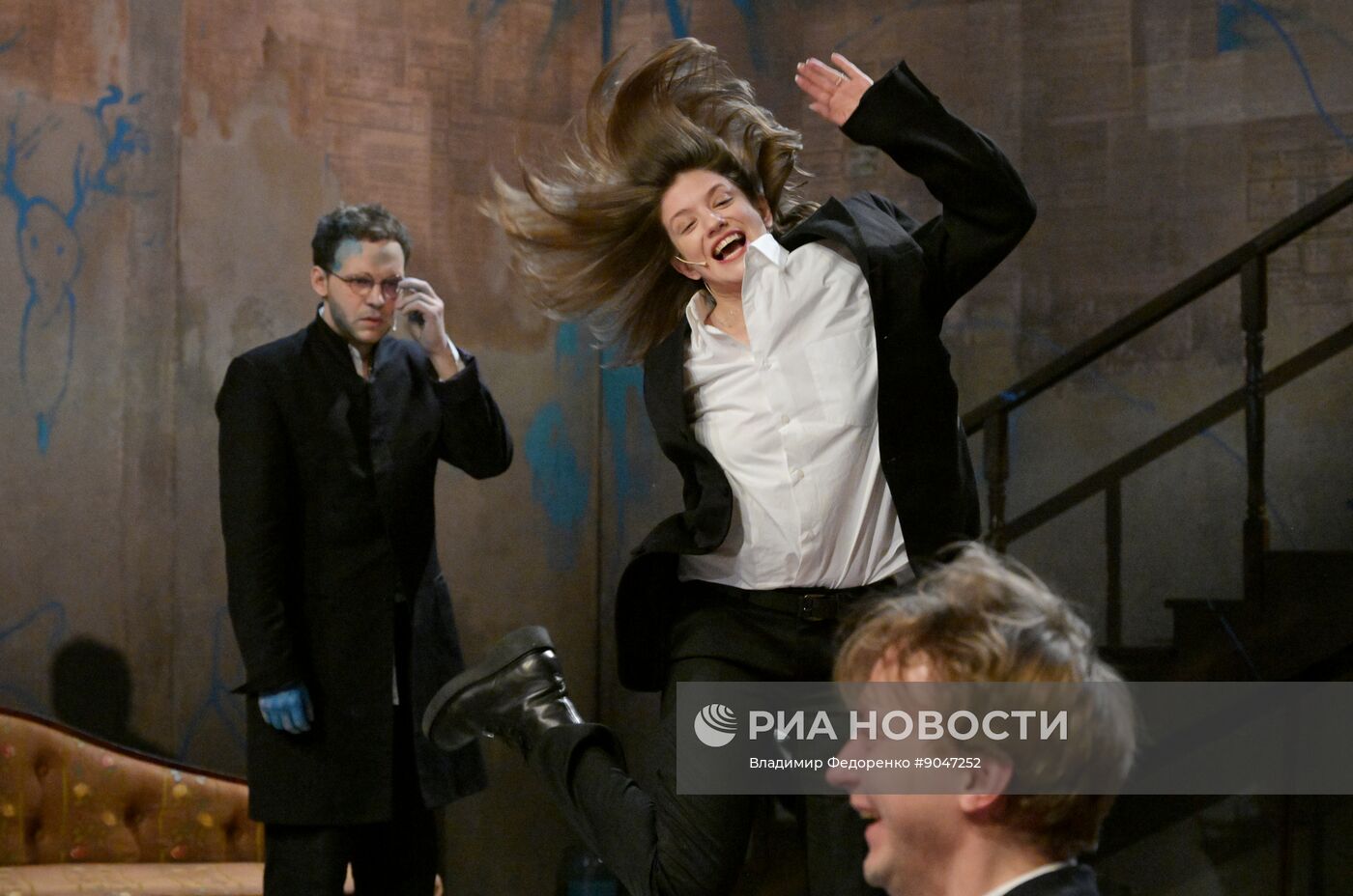 Спектакль "Идиоты" в  МХТ имени А.П. Чехова