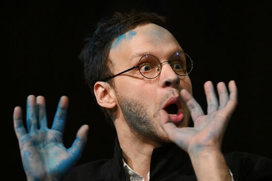 Спектакль "Идиоты" в  МХТ имени А.П. Чехова